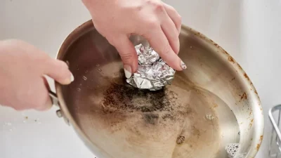 Το απόλυτο μυστικό που κάνει θαύματα - Ετοιμάστε σπιτικό καθαριστικό για τα λίπη με μαγειρική σόδα