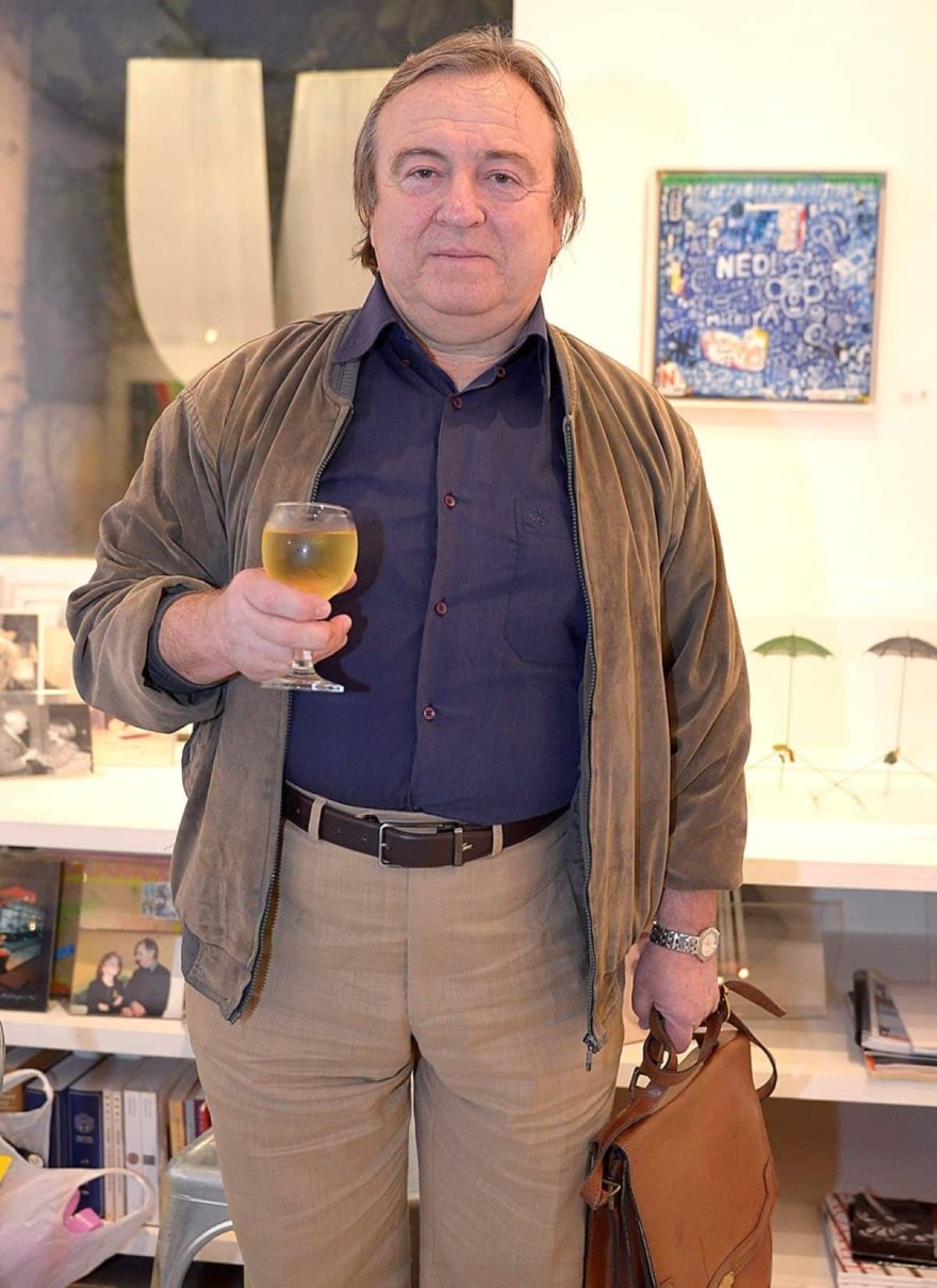 Ο ηθοποιός Δημήτρης Κατσιμάνης που κινδυνεύει εκ νέου με έξωση