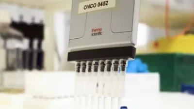 Παγκόσμιος συναγερμός! Αυτά είναι τα συμπτώματα που δημιουργεί η νέα υπερμετάλλαξη του κορωνοϊού