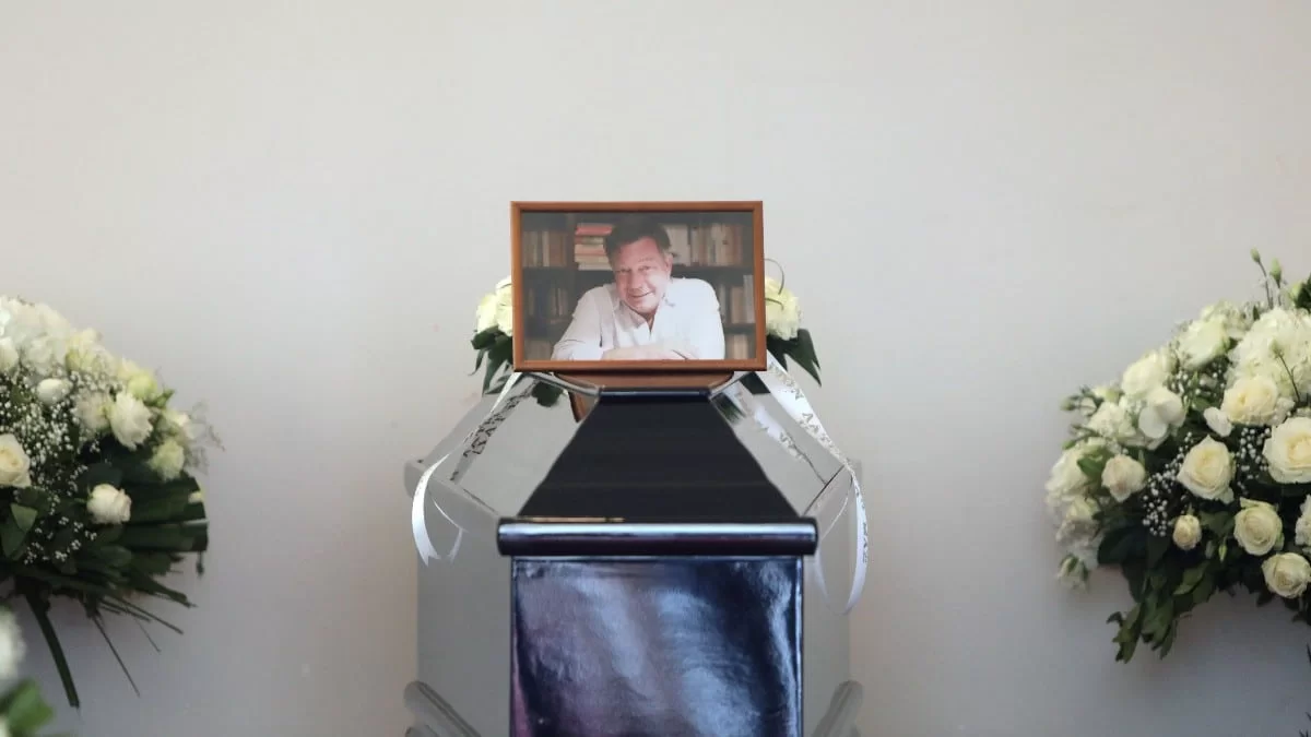 Σπαραγμός στο Α' Νεκροταφείο - Το τελευταίο «αντίο» στον Ηλία Νικολακόπουλο