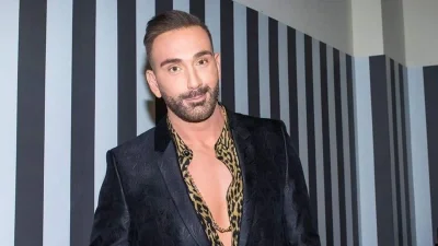 Στα καλύτερα του! Ο Νίκος Κοκλώνης ποζάρει και μας αποκαλύπτει το καλλίγραμμο κορμί του