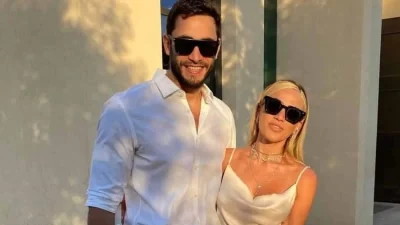 Με βιολιά και νταούλια - Ο Μάριος Καπότσης και ο Λευτέρης Πανταζής διασκεδάζουν λίγες ώρες πριν τον γάμο με την Κόνι Μεταξά