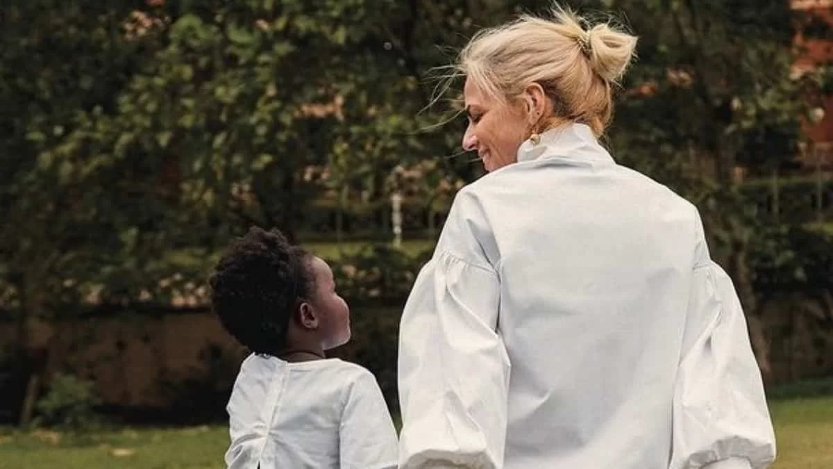 Αγκαλιές και φιλιά στη Λέσβο - Χριστίνα Κοντοβά και Σίσσυ Χρηστίδου γιόρτασαν τα γενέθλια της μικρής Ada