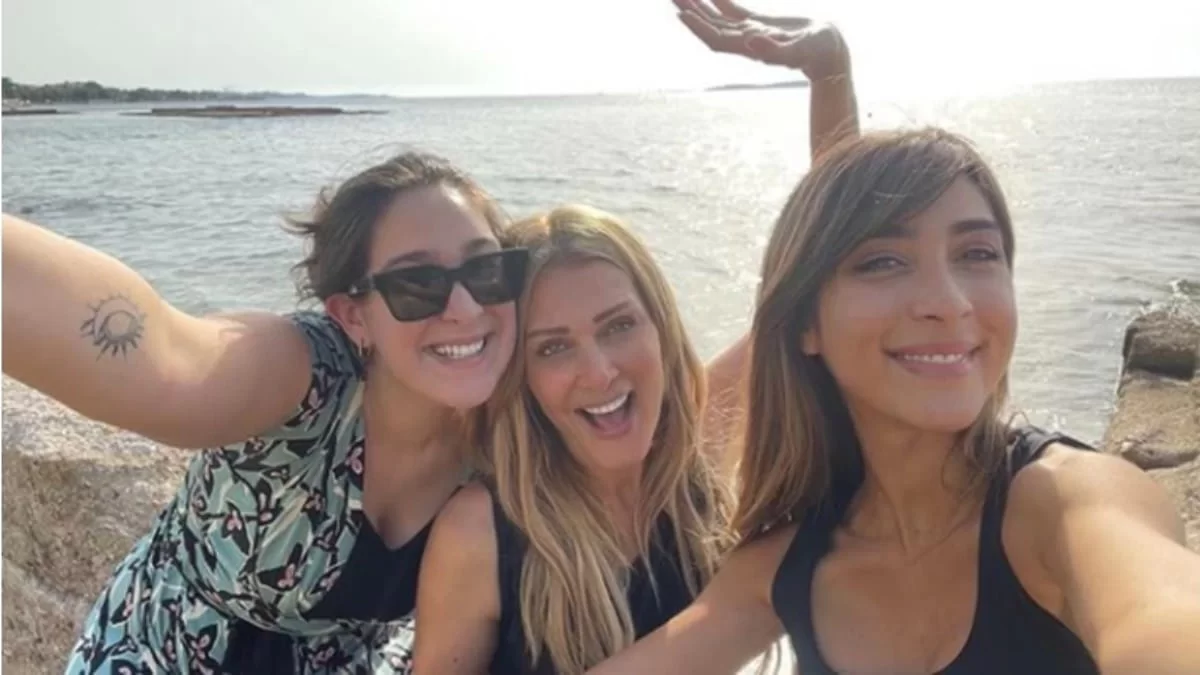Πέταξε με τις κόρες της για Πάρο - Το τρυφερό βίντεο της Νατάσας Θεοδωρίδου από τις διακοπές τους
