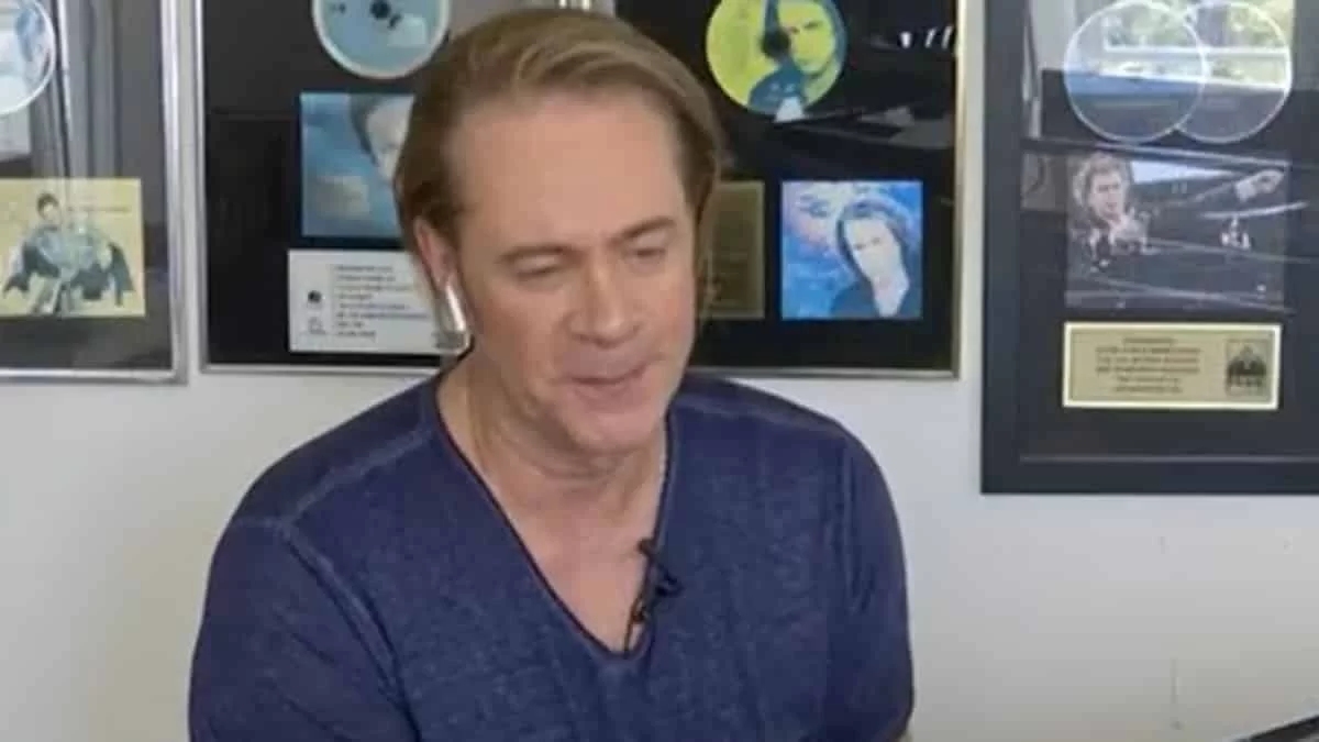 «Διάβασα έναν στίχο με τον γραφικό χαρακτήρα της και...» - Ποιο τραγούδι του Κορκολή γράφτηκε τυχαία και έγινε επιτυχία