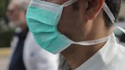 Αθανάσιος Εξαδάκτυλος στο ΣΚΑΙ: ''Μπορεί να χρειαστεί να ξαναγίνουν υποχρεωτικές οι μάσκες''