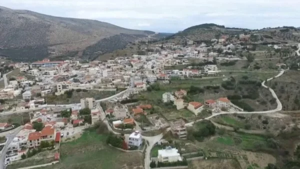 Φωτιά τώρα στον Κουβαρά Αττικής