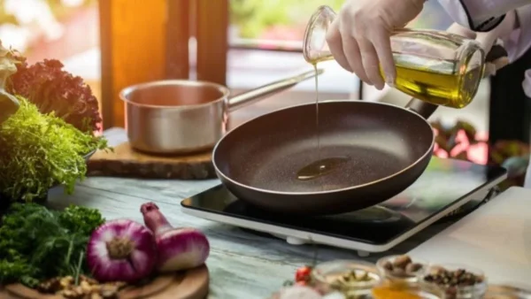 Ρίχνετε μετά το μαγείρεμα το λάδι στο νεροχύτη; Σταματήστε το αμέσως! Μπορεί να...