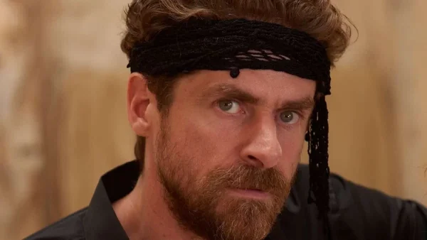 Χωρίς μούσια και φανερά πιο αδύνατος - Η φωτογραφία του Δημήτρη Λάλου από τον «Σασμό» μια δεκαετία πίσω