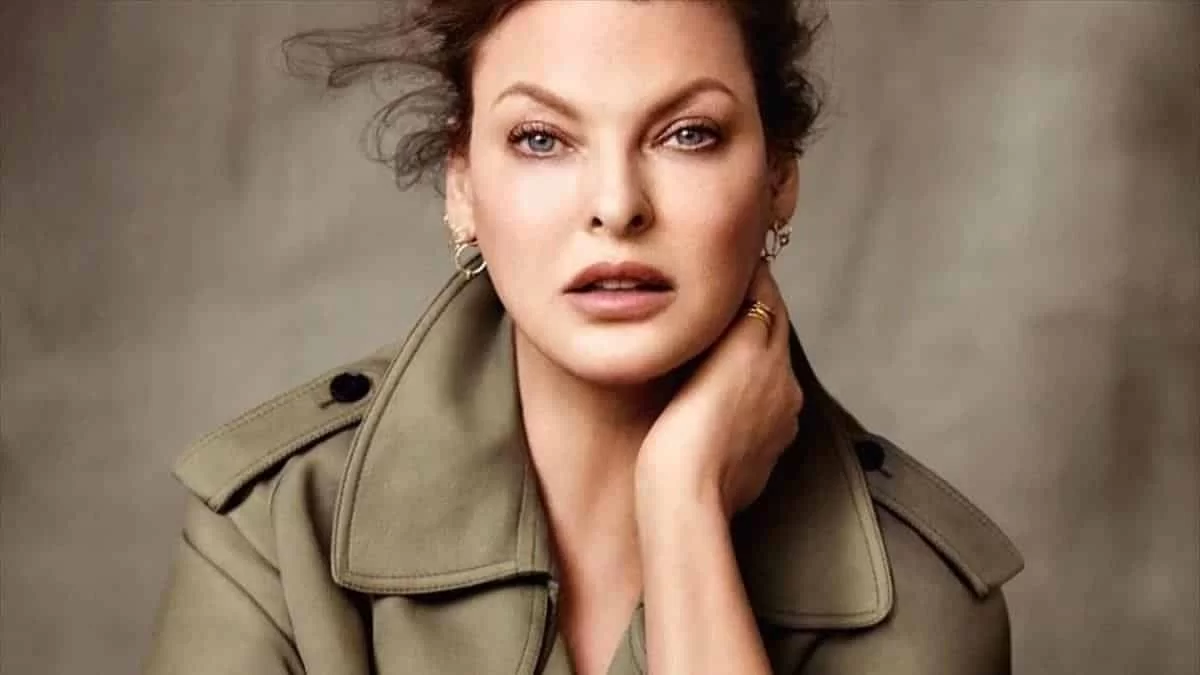 Ένα χρόνο μετά την παραμόρφωση του προσώπου της η Λίντα Εβαντζελίστα επιστρέφει στις πασαρέλες