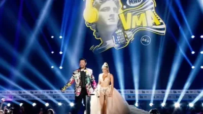 MAD VMA 2022: Η εντυπωσιακή είσοδος Γεωργαντά - Μεταξά και η έναρξη με τον Κωνσταντίνο Αργυρό