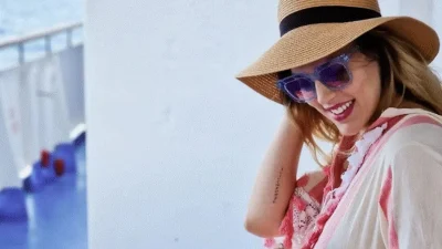 Με εντυπωσιακό φλοράλ φόρεμα λίγο πριν γεννήσει - Το ανεπανάληπτο baby shower της Γαστεράτου