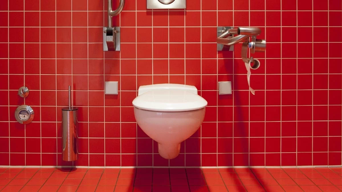 Ρίξε μαγειρική σόδα στα τοιχώματα της λεκάνης και άστη όλο το βράδυ - Αυτό που θα συμβεί θα σε σοκάρει