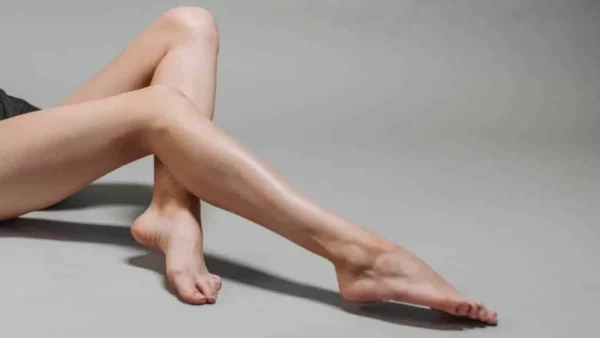 Ανακατέψτε μαγειρική σόδα με λεμόνι και απλώστε το μείγμα στα πόδια - Θαυματουργό αποτέλεσμα