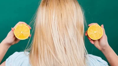 Καταπολέμησε το πιο μεγάλο πρόβλημα στα μαλλιά σου με το λεμόνι - Θα σας "λύσει" τα χέρια