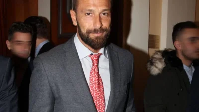 Του έκλεψαν πανάκριβη τσάντα με υπέρογκο χρηματικό ποσό - Η δημόσια έκκληση του Γιάννη Μαρακάκη