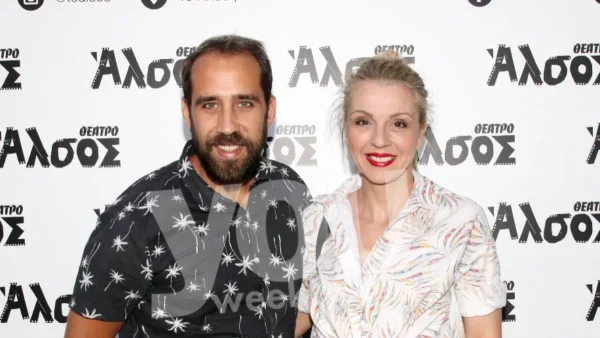 Με κοντό πουκάμισο και τσόκαρα - Η Ματίνα Νικολάου full in love στο πλευρό του Πορφυράκη