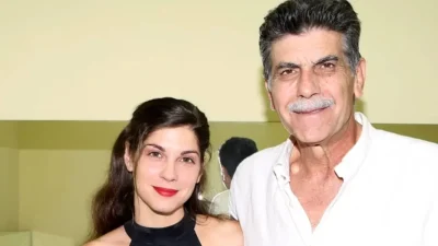 Γιάννης Μπέζος: Η κόρη του Ηρώ δημοσίευσε σπάνια καλοκαιρινή της φωτογραφία με μαγιό