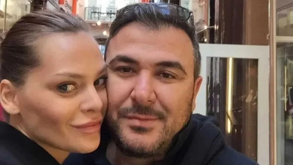 Το πραγματικό πρόσωπο της Υβόννης Μπόσνιακ χωρίς φίλτρα - Πόζαρε στο πλευρό του Αντώνη Ρέμου