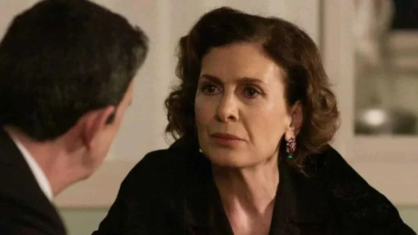 Άγριες Μέλισσες: Φρικτό φινάλε για τη Μυρσίνη - Το όραμα που βλέπει πριν πεθάνει