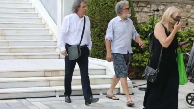 Προεδρικό Μέγαρο: Το αιχμηρό σχόλιο του Πορτοσάλτε και η πραγματική ταυτότητα του άνδρα που πήγε με βερμούδα και σαγιονάρες