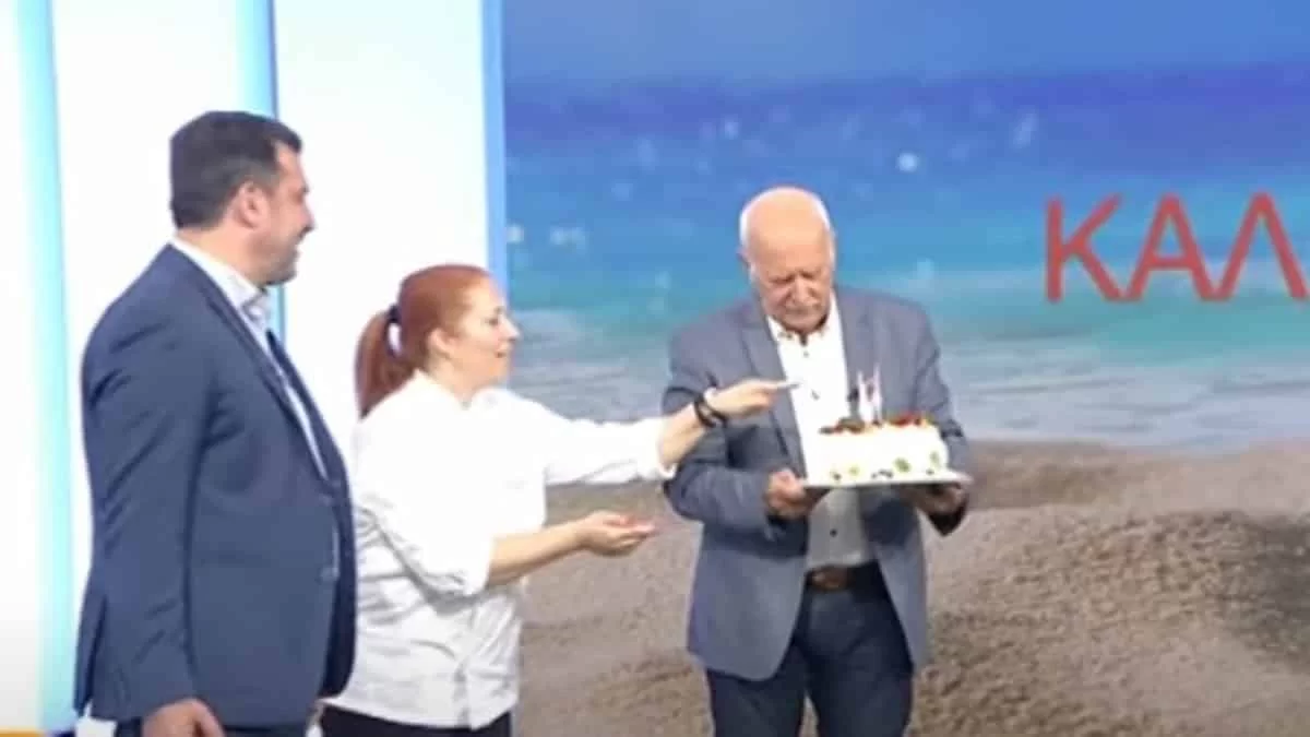 «Πάνω από όλα αγαπάμε αυτούς που κάνουν αυστηρή...» - Με αυτό τον τρόπο αποχαιρέτησε το κοινό του ο Γιώργος Παπαδάκης