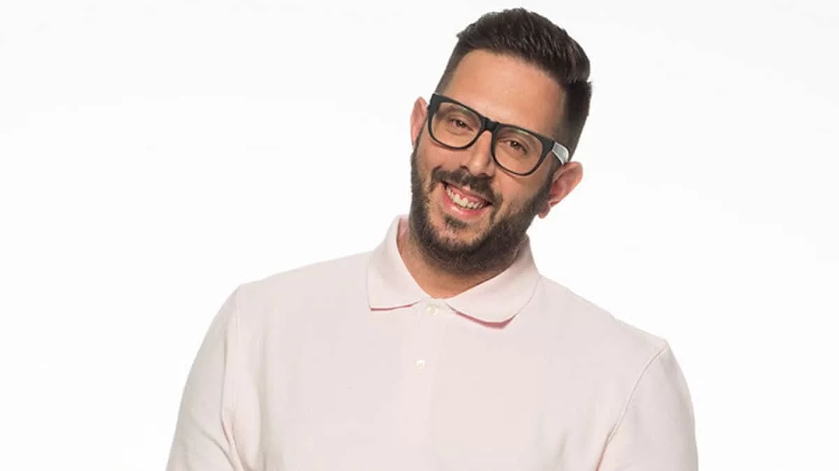 Με άλλα δόντια και φουσκωμένα χείλη - Αγνώριστος ο Παπαπαύλου μετά το Big Brother