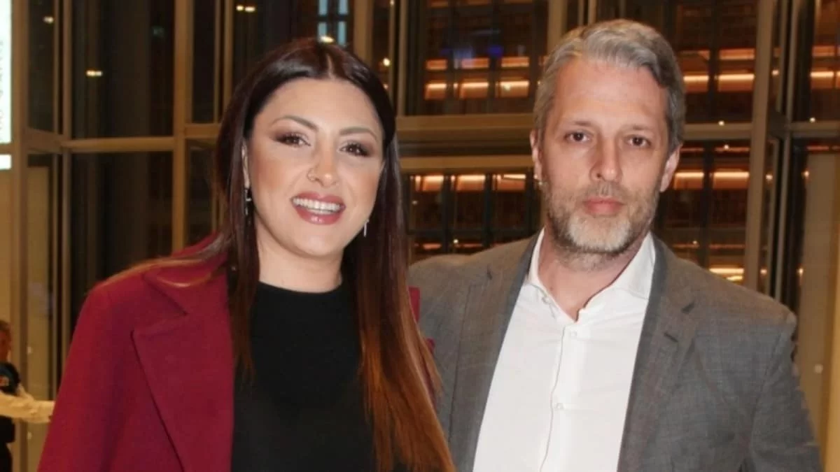 Ήταν σε διάσταση όταν γνώρισε την Έλενα Παπαρίζου - Η ξανθιά πρώην σύζυγος του Ανδρέα Καψάλη