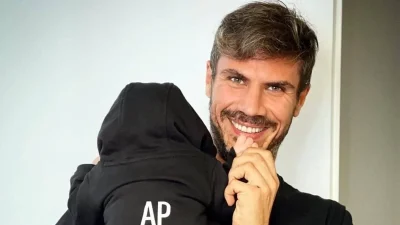 ''Θα γίνει χαμός'': Το αγοράκι του Πετρετζίκη μεγάλωσε και εκείνος του ετοιμάζει παρτάρα