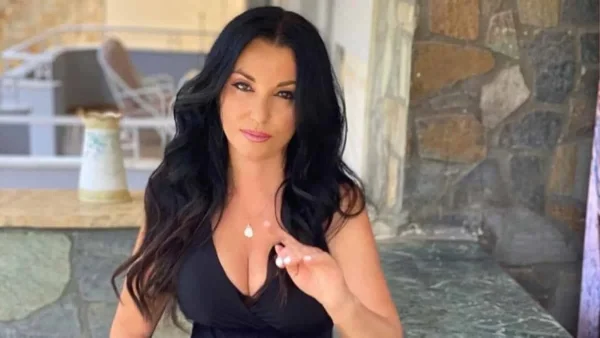 Πόπη Μαλλιωτάκη: Οι νέες τις φωτογραφίες με μαύρο μπικίνι ανέβασαν επικίνδυνα τον υδράργυρο