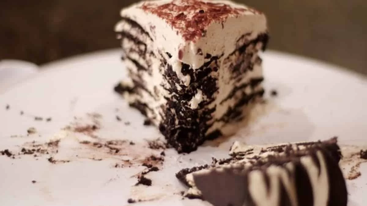 Έτοιμο μέσα σε λίγα λεπτά το πιο νόστιμο γλυκό ψυγείου που "λιώνει" στο στόμα από την Μπαρμπαρίγου