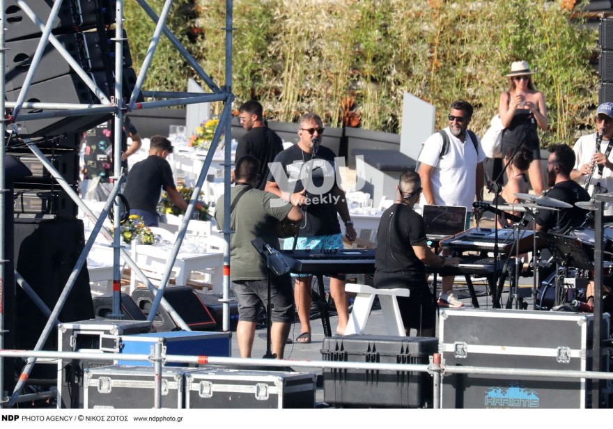 Πρόβες για τον Αντώνη Ρέμο πριν τη συναυλία στη Μύκονο