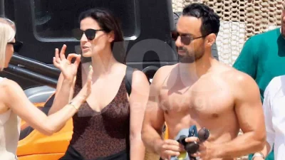 Με μικροσκοπικό μπικίνι στην αγκαλιά του Τανιμανίδη η Μπόμπα - Αποκλειστικές φωτογραφίες από την Μύκονο