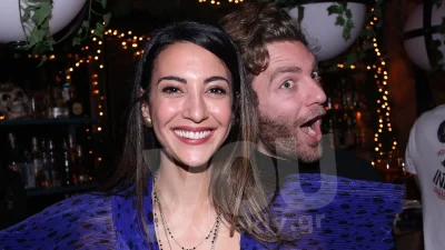 Με μαύρη μακριά τουαλέτα στο Παρίσι - Φωτογραφίες από το εντυπωσιακό ταξίδι της Ευγενίας Σαμαρά με τον σύντροφό της