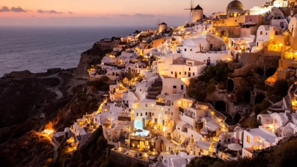 Νεκρή γυναίκα εντοπίστηκε στη Σαντορίνη