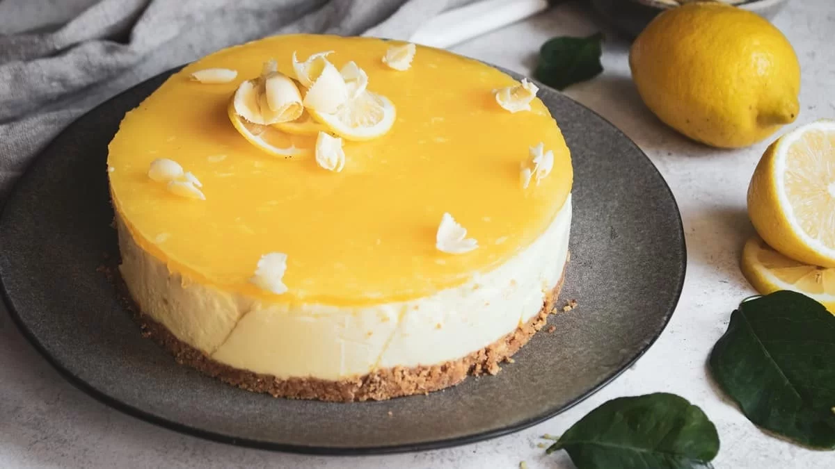 Θα ξετρελάνετε τους πάντες με το πιο δροσερό τσίζκεικ λεμόνι - "Λιώνει" στο στόμα