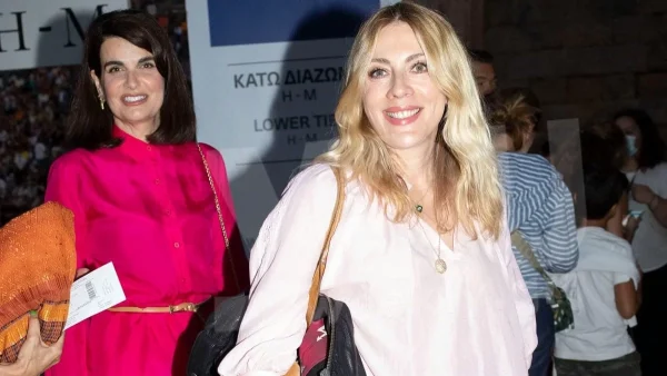 Με μαύρο μπικίνι δίπλα από την πισίνα - Η αρετουσάριστη φωτογραφία της Σμαράγδας Καρύδη στο Instagram