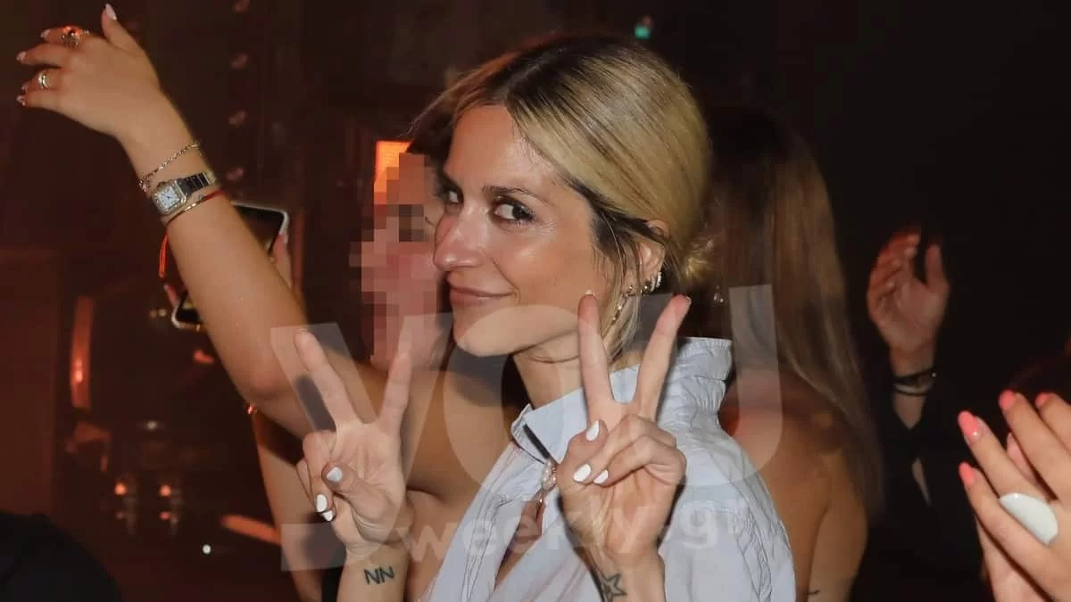 "Ξεσάλωσε" στη Μύκονο η Σοφία Καρβέλα - Φωτογραφίες από τις διακοπές της στο νησί των ανέμων