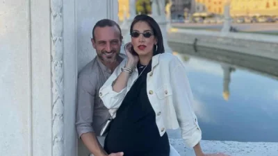 Του αφιέρωνε τραγούδια λίγες ώρες πριν τον γάμο - Με τιάρα και διαμάντια στα μαλλιά η Σοφία Λεοντίτση