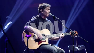 Αναστάτωση σε συναυλία του Σωκράτη Μάλαμα - Ζήτησε να κατέβει πανό για τον Λιγνάδη