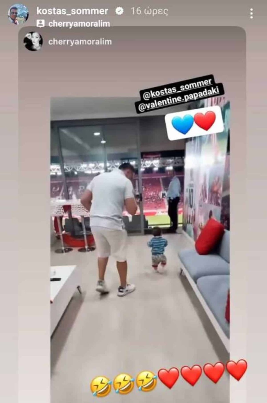 Ο Κώστας Σόμμερ βοηθάει το γιο του Ιάσωνα να περπατήσει