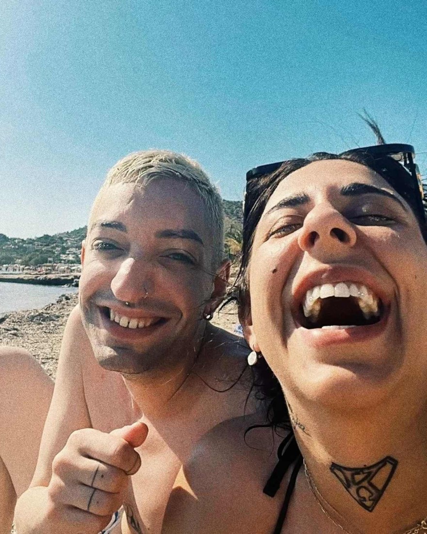 Η ανάρτηση του Γιάννη Κατινάκη με την Super Κική στην παραλία