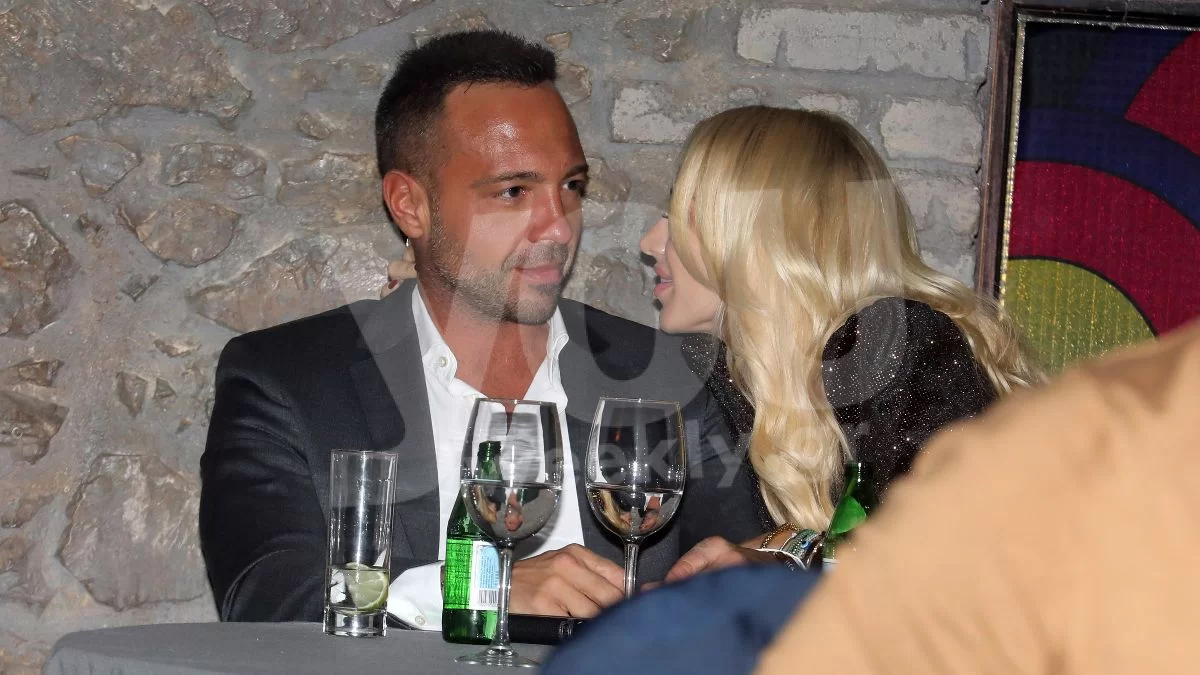 Αποκλειστικό: Στον 5ο μήνα της εγκυμοσύνης της η Κωνσταντίνα Σπυροπούλου - Με άβαφη ρίζα και παραπάνω κιλάκια