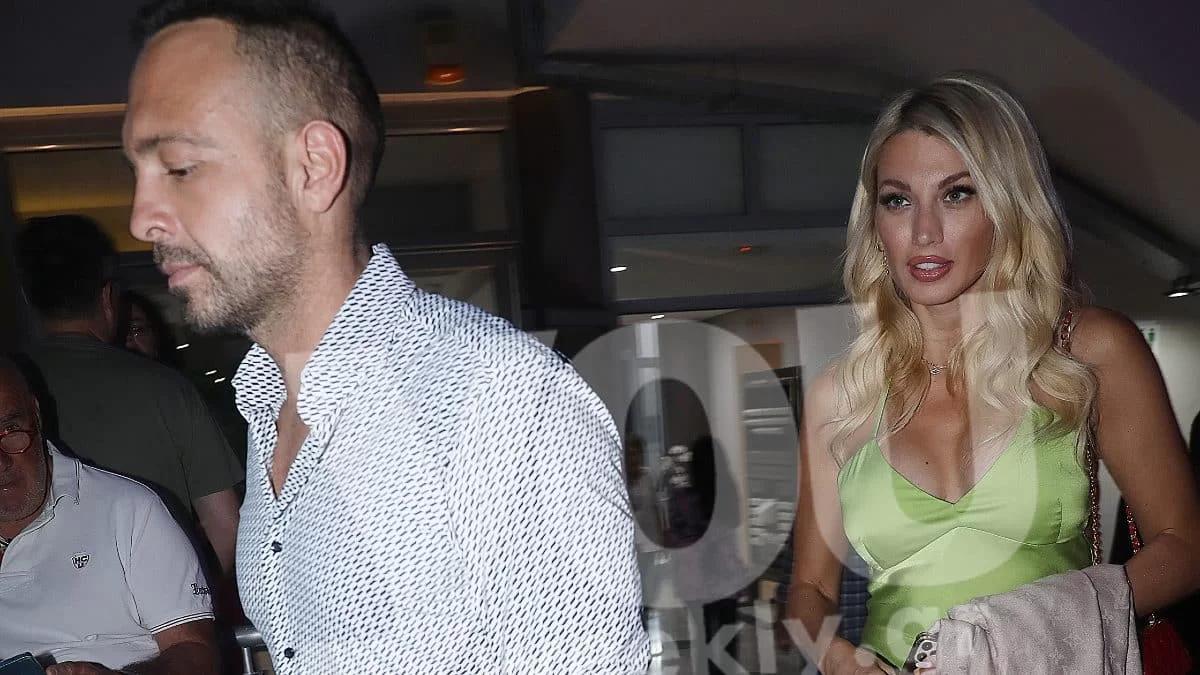 Έκρυβε διαρκώς την κοιλιά της με ένα φουλάρι - Η νέα εμφάνιση της Σπυροπούλου μετά τις φήμες εγκυμοσύνης