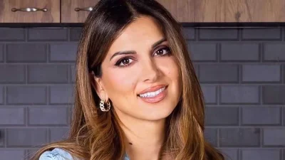 Αγκαλιά με τις κόρες της στα σοκάκια της Πάρου - Στιγμές ευτυχίας για την Σταματίνα Τσιμτσιλή μετά το τέλος του Happy Day