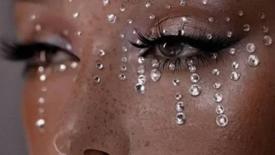 Στρας στο μακιγιάζ ματιών - Τόλμησε το