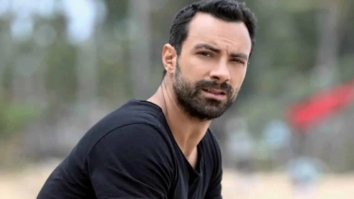 Τρομάξαμε να τον αναγνωρίσουμε - Αγνώριστος ο Σάκης Τανιμανίδης με μακρύ ξανθό μαλλί