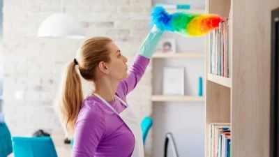 Η σκόνη δεν θα «καθίσει» ξανά κατευθείαν: Το σπιτικό μείγμα με το οποίο πρέπει να ψεκάσετε το ξεσκονόπανό σας