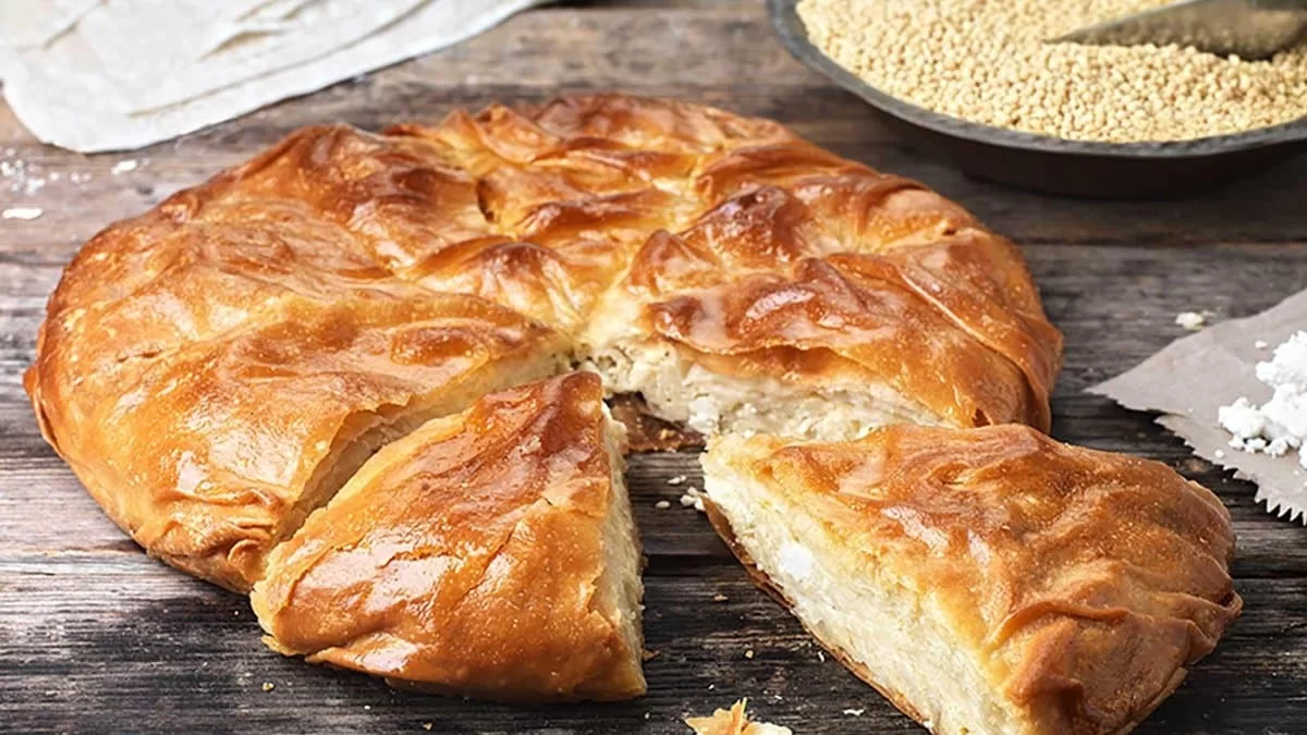 Με τραγανικό χωριάτικο φύλλο - Παραδοσιακή τυρόπιτα από την πεθερά της Αργυρώς