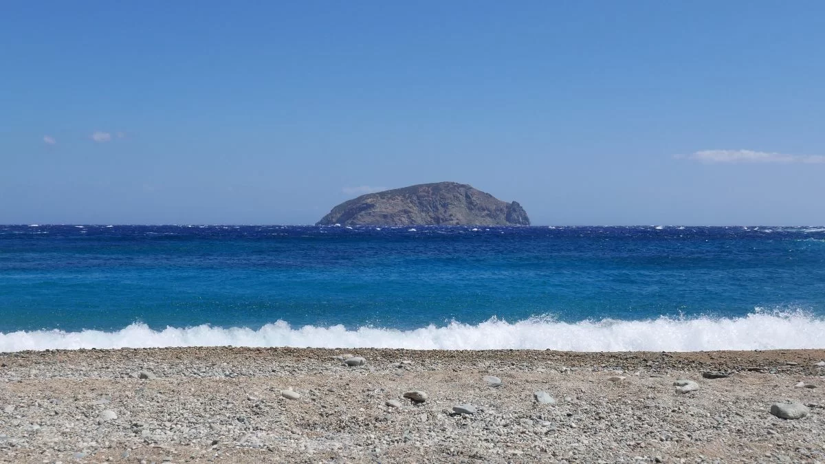 Σέριφος: «Θυμάμαι να με...» - Σοκάρει η 23χρονη καταγγέλλουσα βιασμού από 2 πακιστανούς